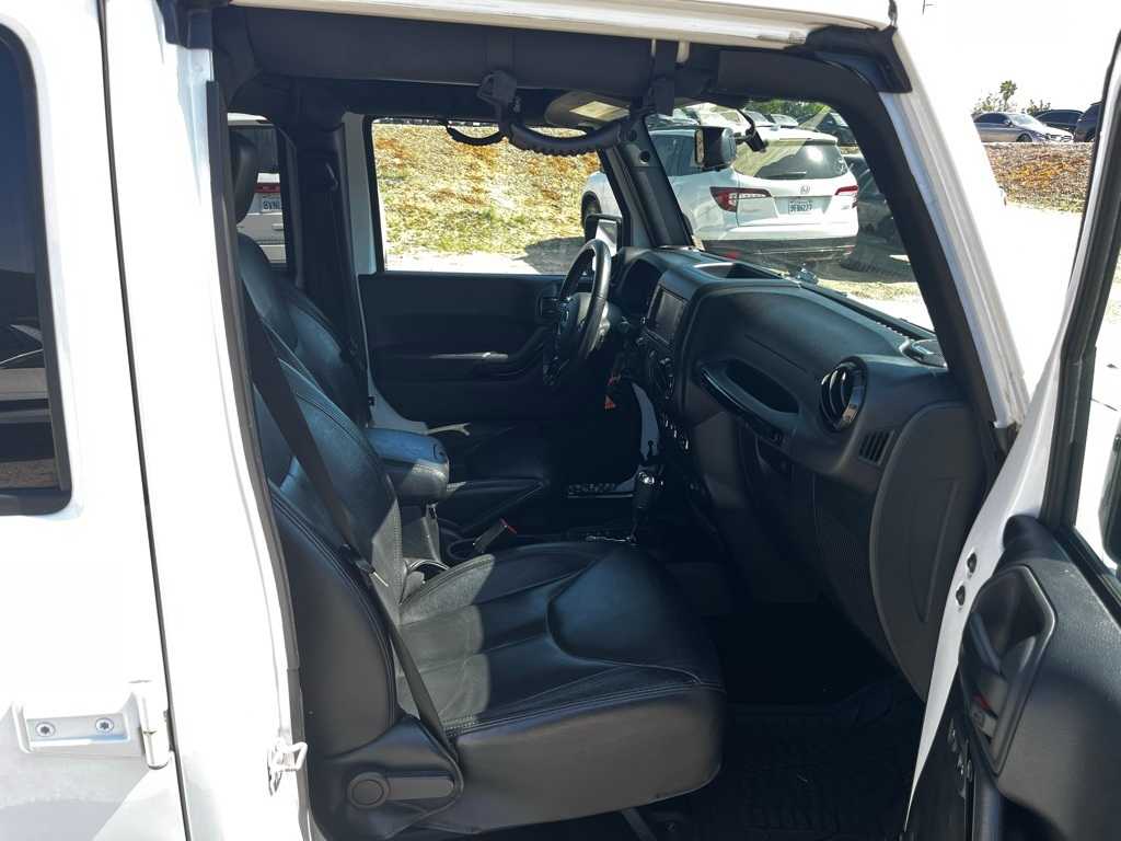 Thumbnail: 2015 Jeep Wrangler - 19