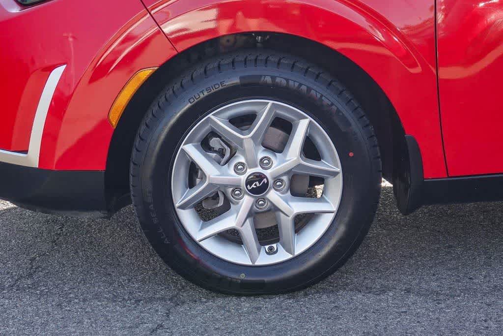 2023 Kia Soul LX - Photo 10