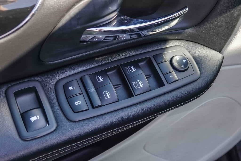Thumbnail: 2019 Dodge Grand Caravan - 16