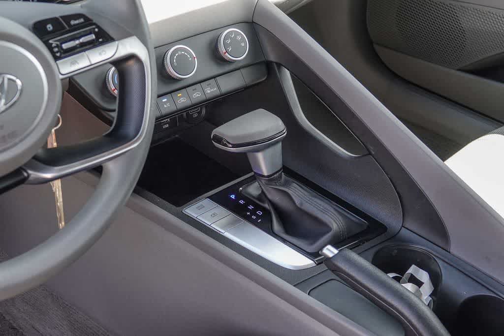 Thumbnail: 2022 Hyundai Elantra - 18