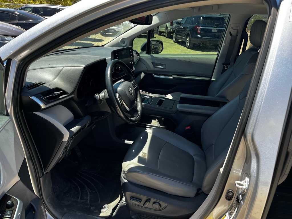 Thumbnail: 2022 Toyota Sienna - 19