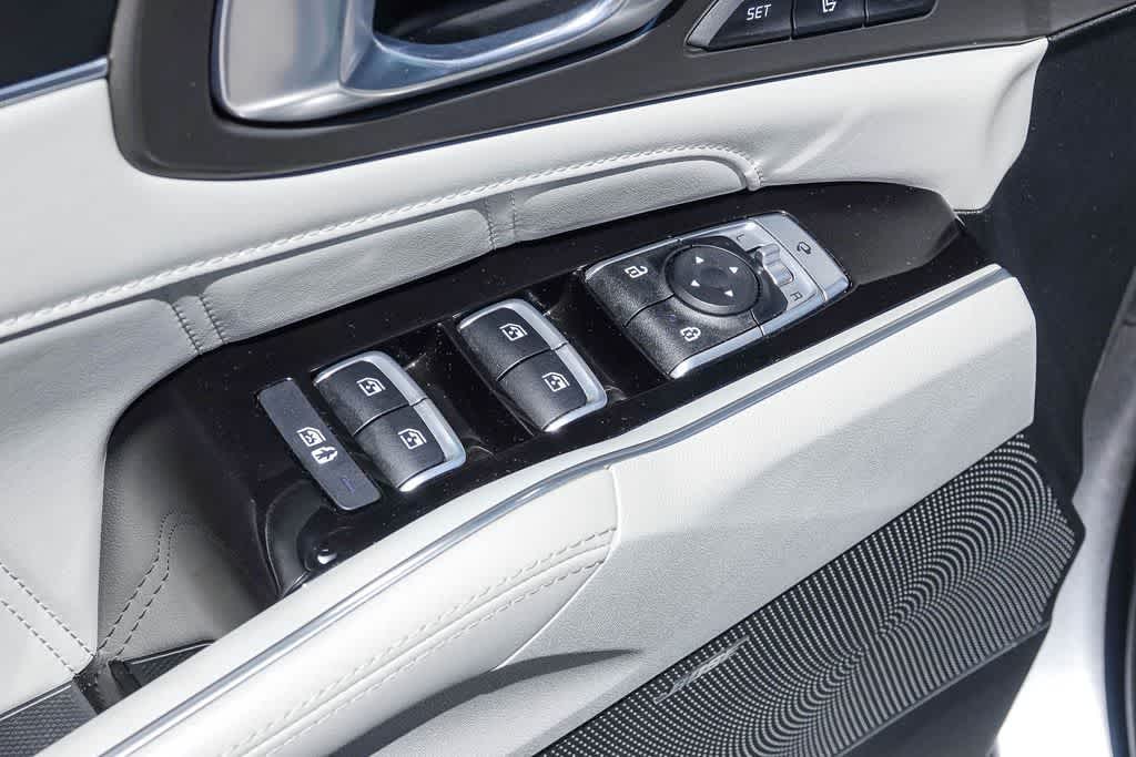 Thumbnail: 2023 Kia Sorento - 20