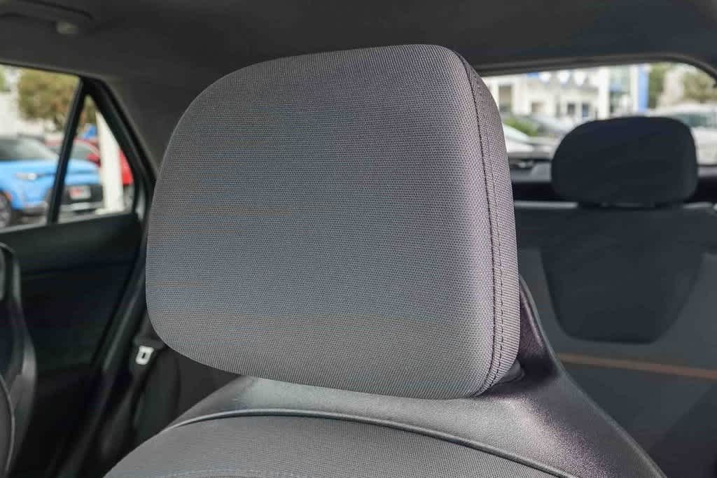 Thumbnail: 2025 Kia Niro - 25