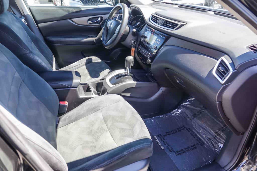 Thumbnail: 2016 Nissan Rogue - 10