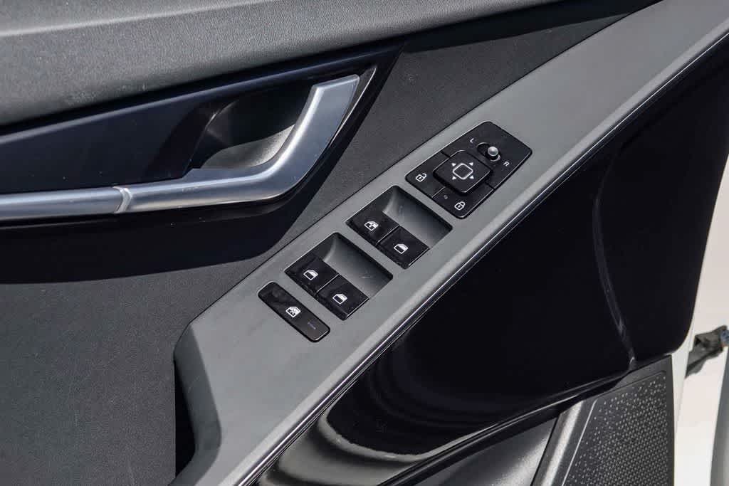 Thumbnail: 2023 Kia Niro - 20