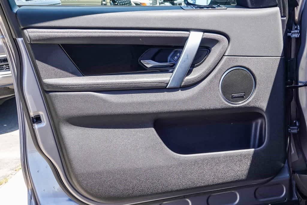 Thumbnail: 2021 Land Rover Discovery Sport - 20