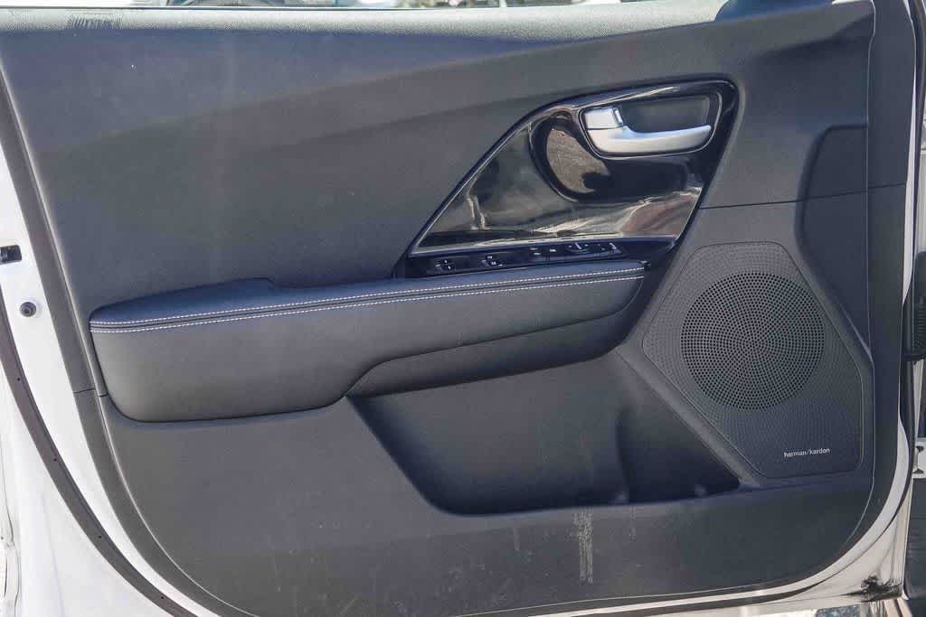 Thumbnail: 2022 Kia Niro - 19