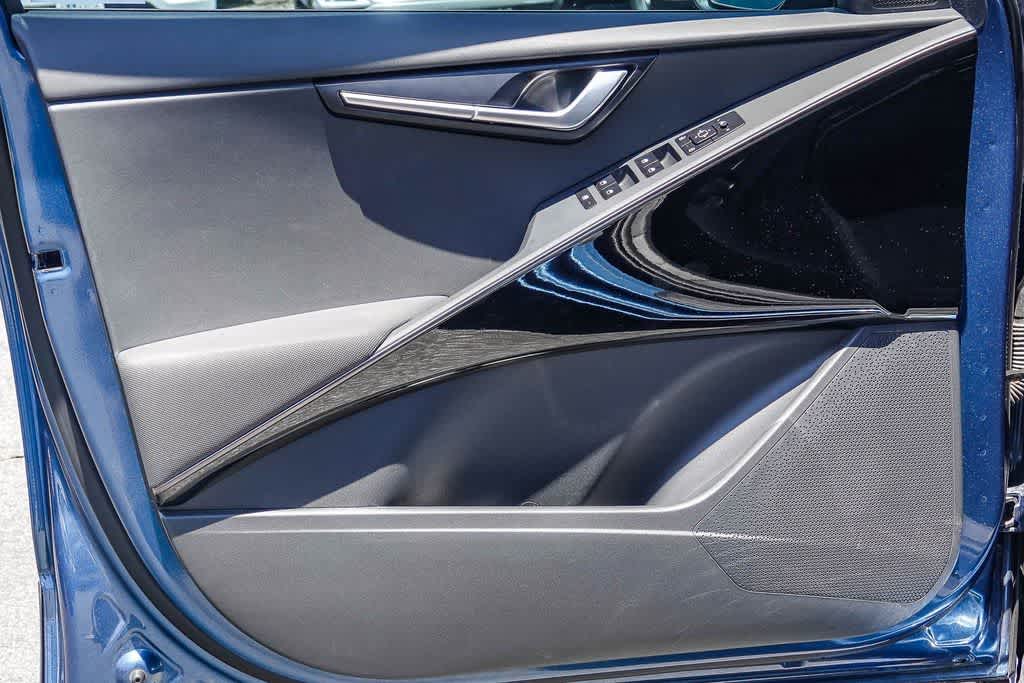 Thumbnail: 2023 Kia Niro - 19