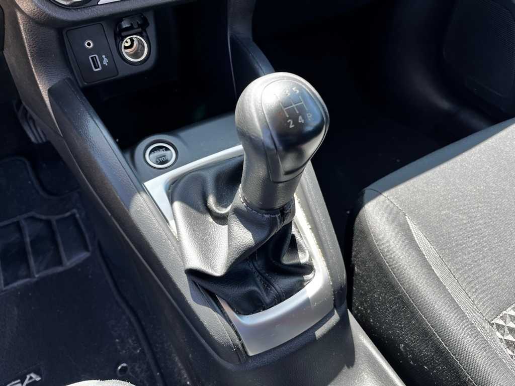 2020 Nissan Versa S 17