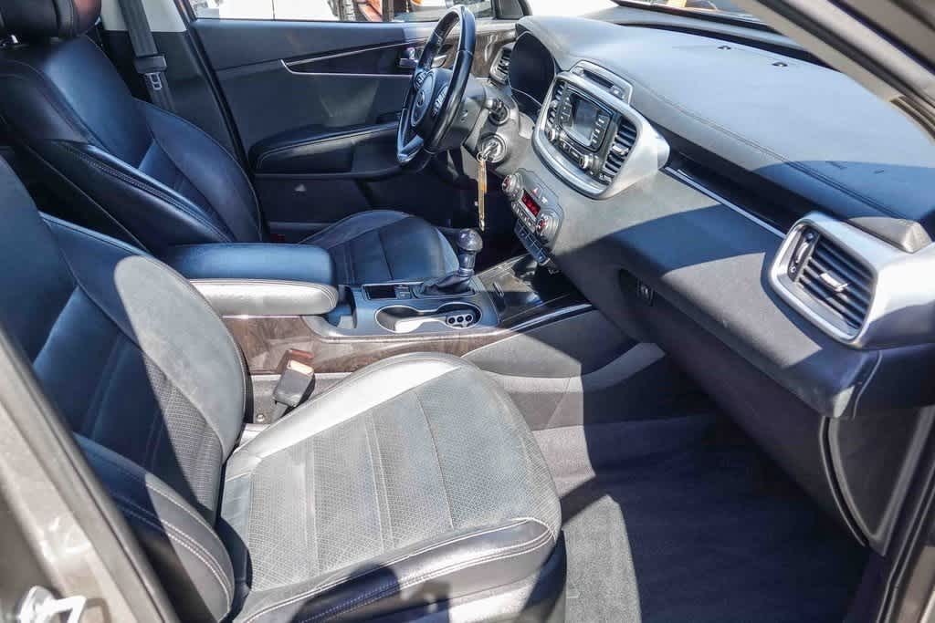 Thumbnail: 2016 Kia Sorento - 16