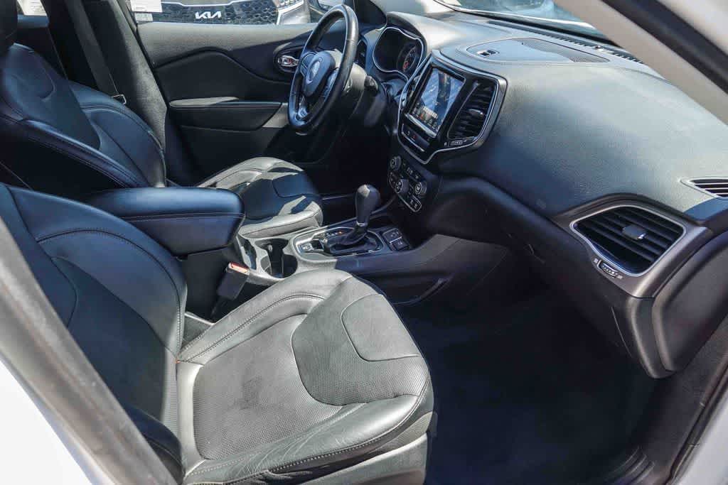 Thumbnail: 2019 Jeep Cherokee - 15