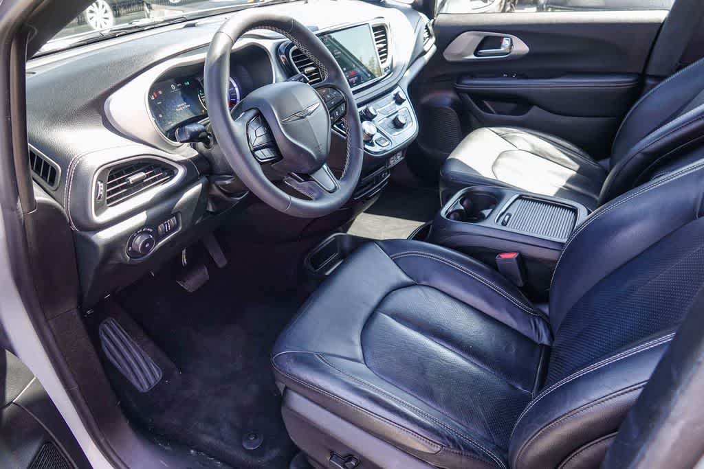 Thumbnail: 2022 Chrysler Pacifica - 16