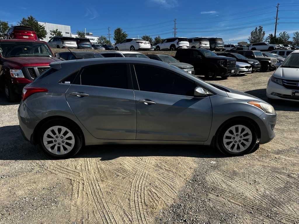 2016 Hyundai Elantra GT Base photo 4