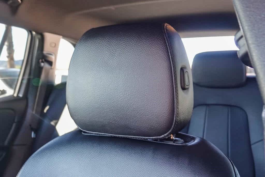 Thumbnail: 2020 Mercedes-Benz GLB - 24