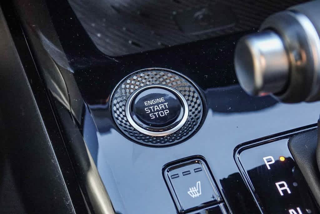 Thumbnail: 2023 Kia Niro - 21