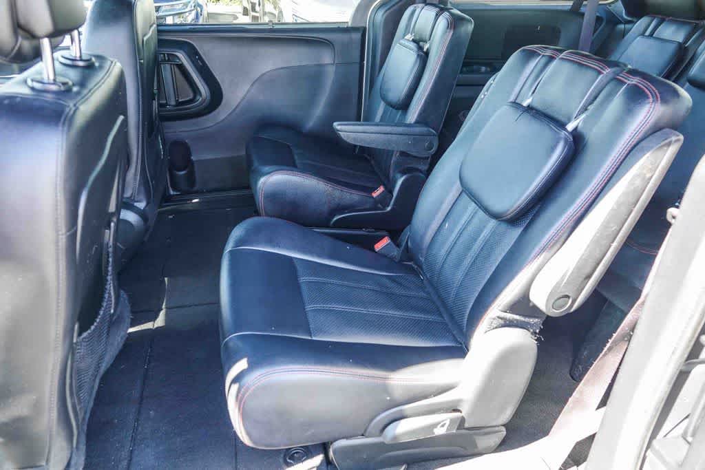 Thumbnail: 2018 Dodge Grand Caravan - 17