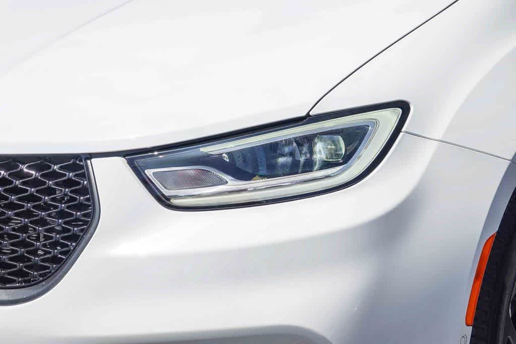 Thumbnail: 2022 Chrysler Pacifica - 8