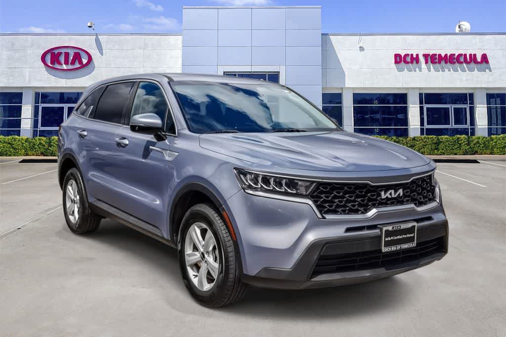 2022 Kia Sorento LX photo 2