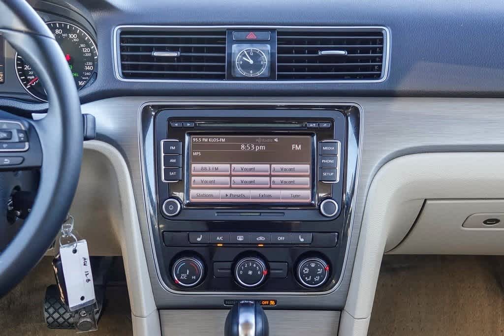 Thumbnail: 2014 Volkswagen Passat - 12