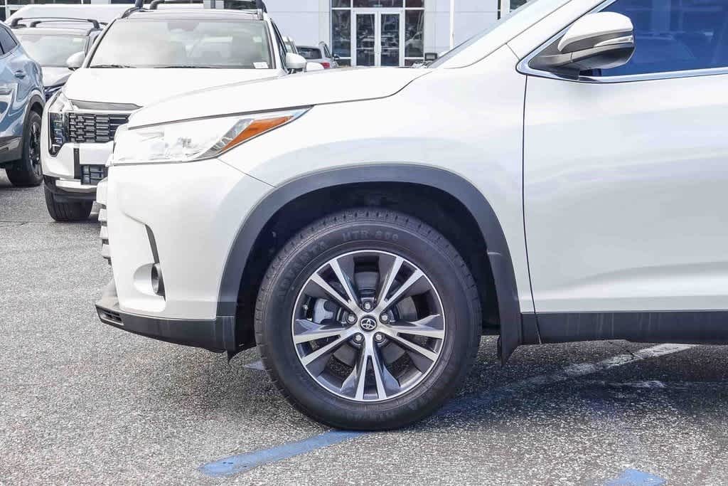 Thumbnail: 2019 Toyota Highlander - 9