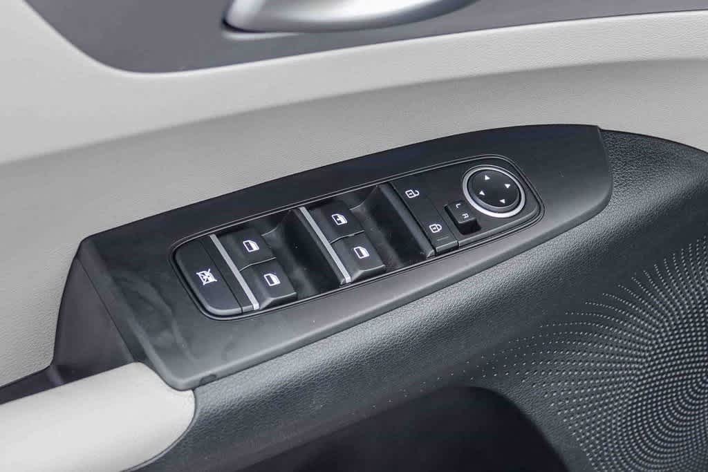 Thumbnail: 2023 Kia Forte - 22