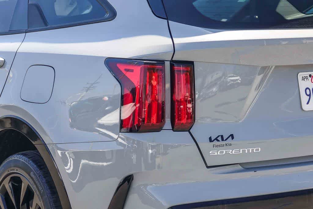 Thumbnail: 2023 Kia Sorento - 7
