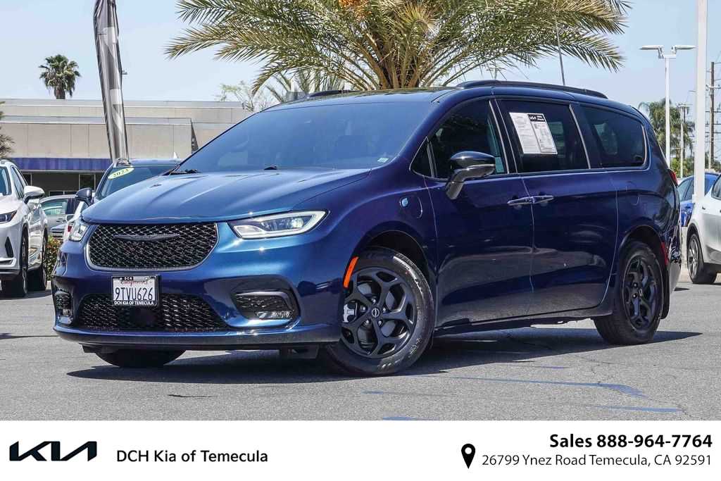 Thumbnail: 2025 Chrysler Pacifica - 1