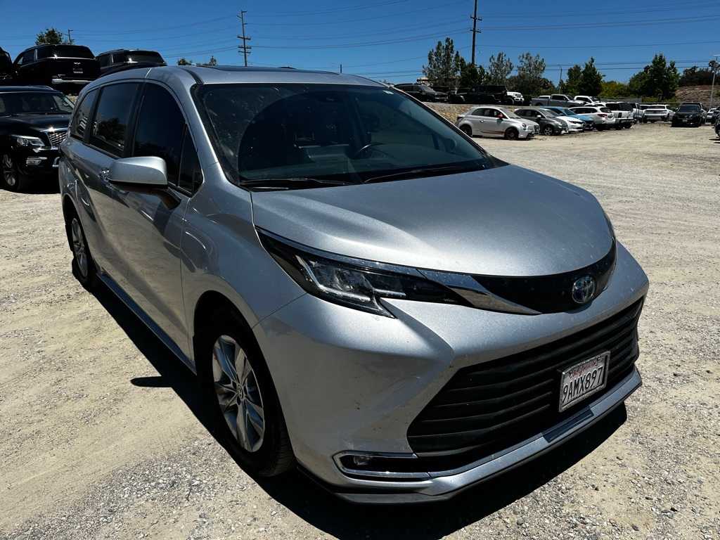 Thumbnail: 2022 Toyota Sienna - 3