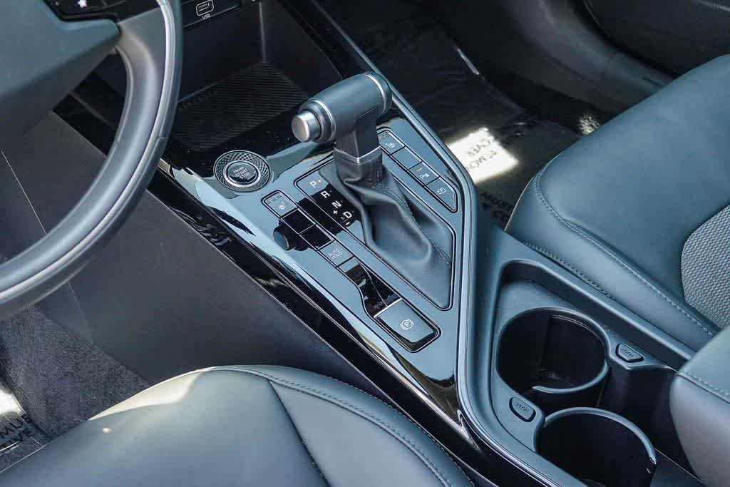Thumbnail: 2023 Kia Niro - 18