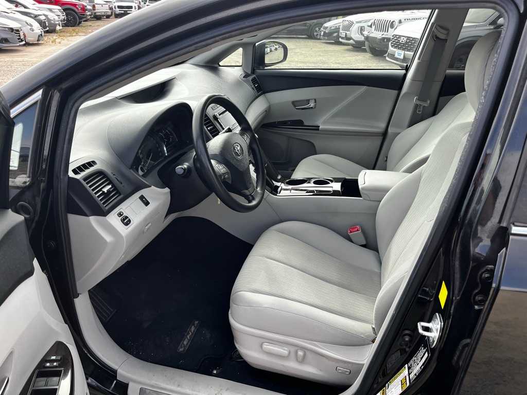 2010 Toyota Venza Base 18