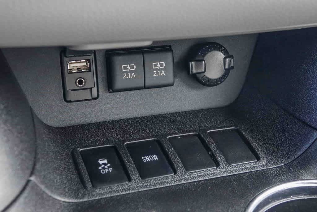 Thumbnail: 2017 Toyota Highlander - 19