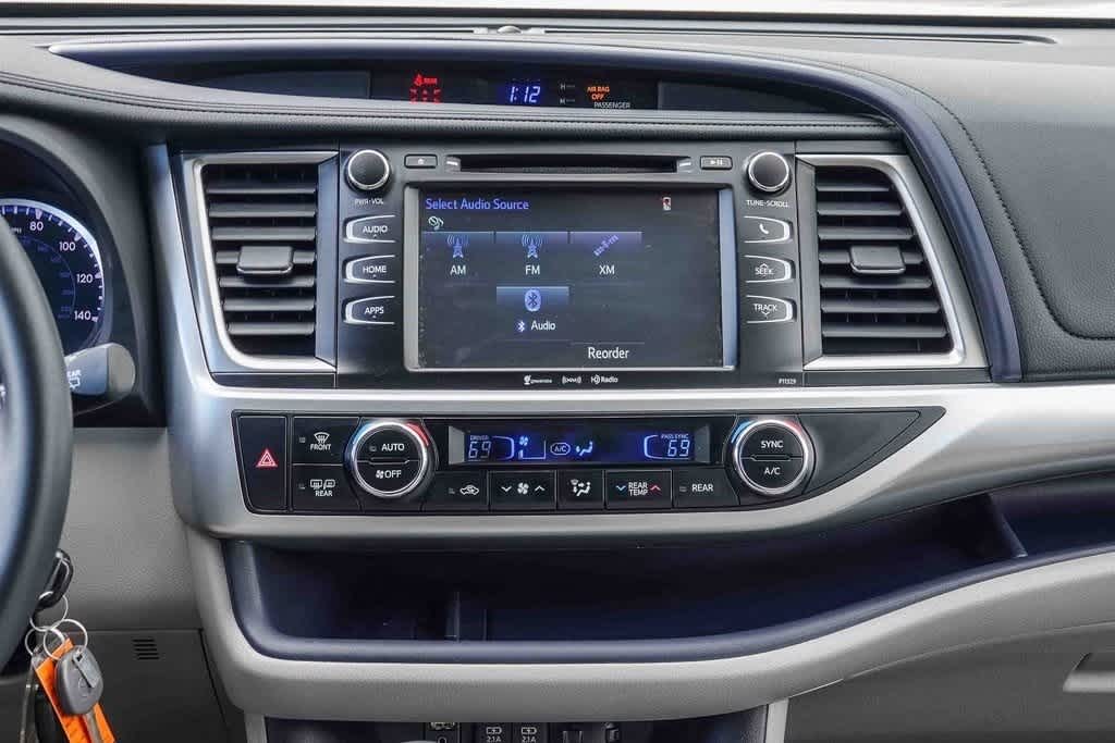 Thumbnail: 2017 Toyota Highlander - 12