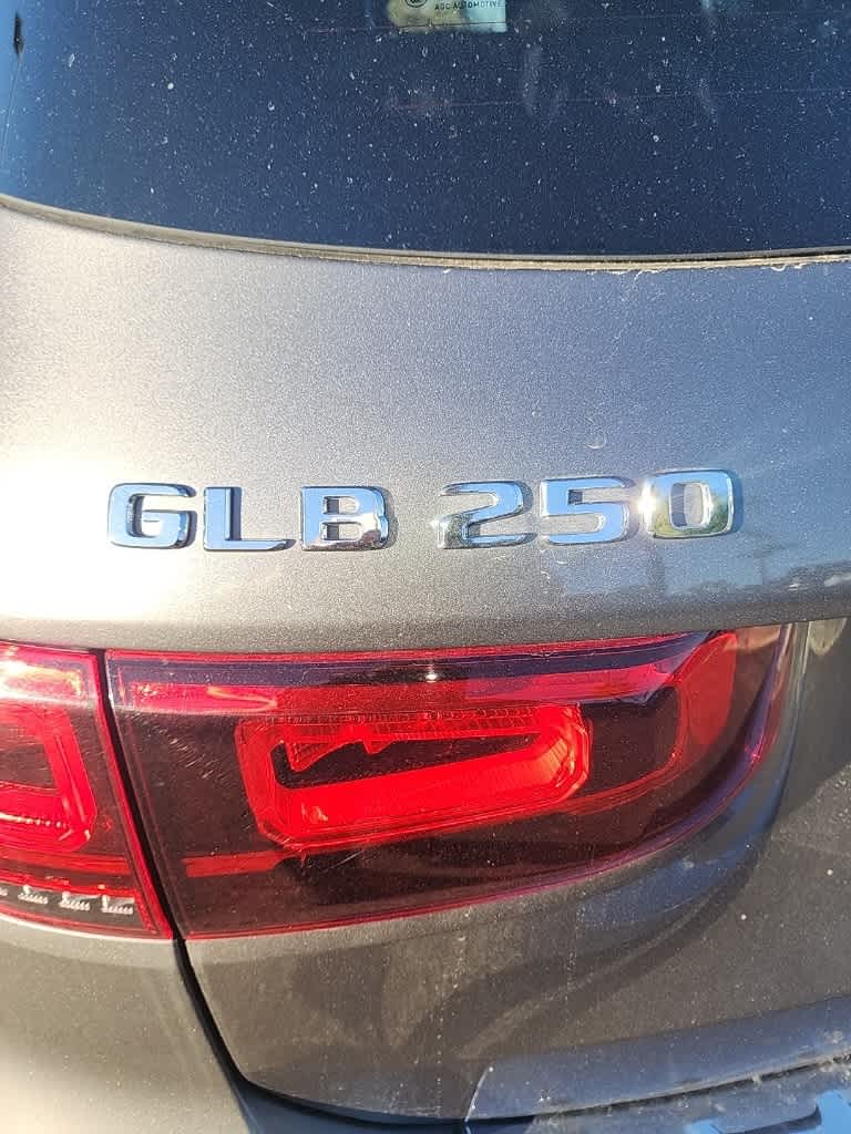 Thumbnail: 2020 Mercedes-Benz GLB - 8
