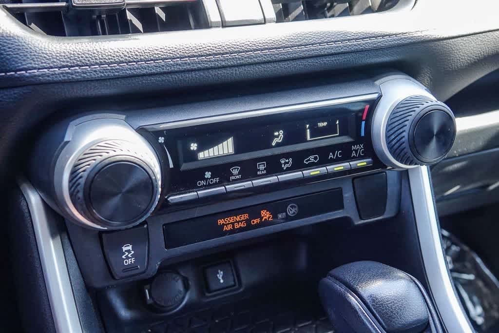 Thumbnail: 2020 Toyota RAV4 - 21