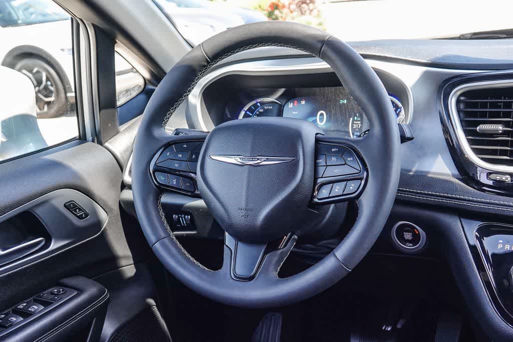 Thumbnail: 2022 Chrysler Pacifica - 14
