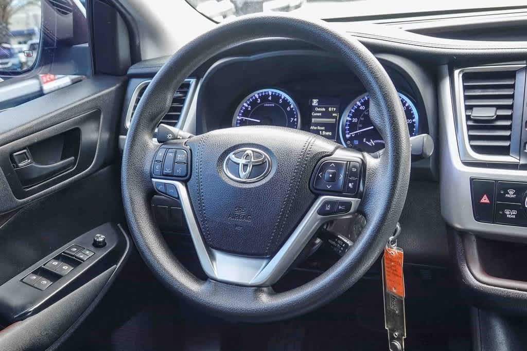Thumbnail: 2019 Toyota Highlander - 14
