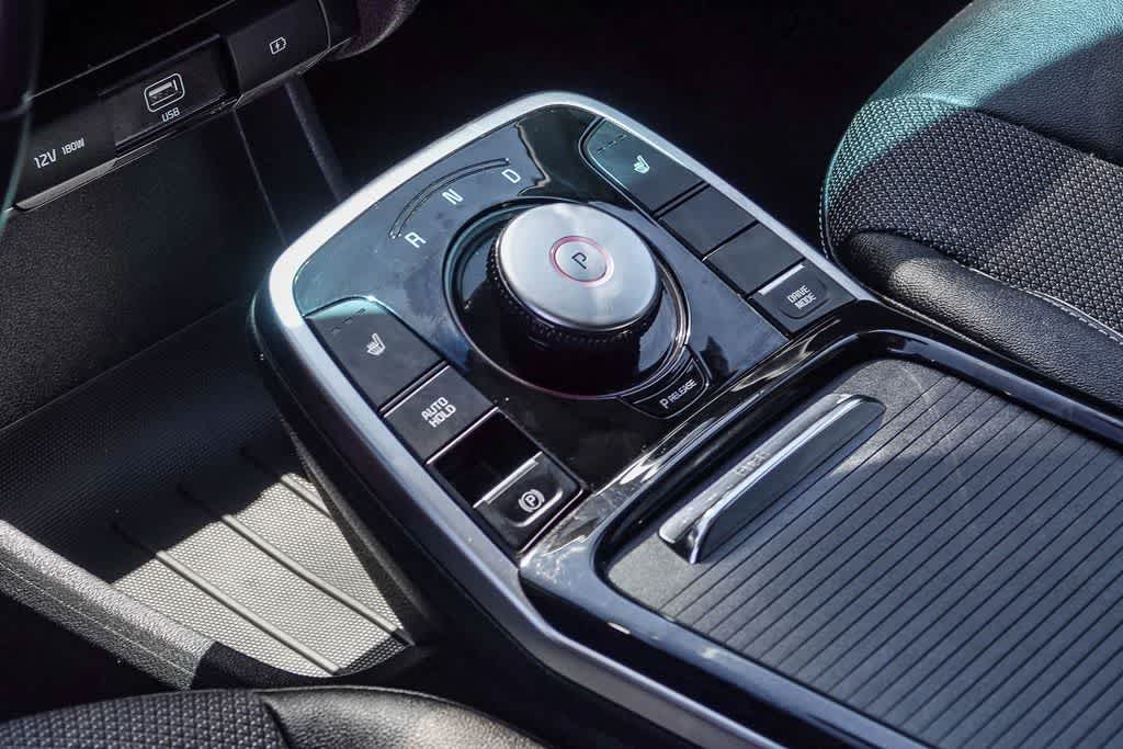 Thumbnail: 2022 Kia Niro - 18