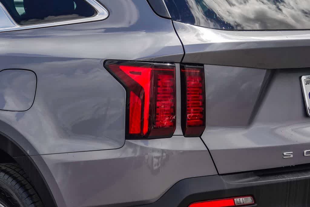 2022 Kia Sorento LX photo 6