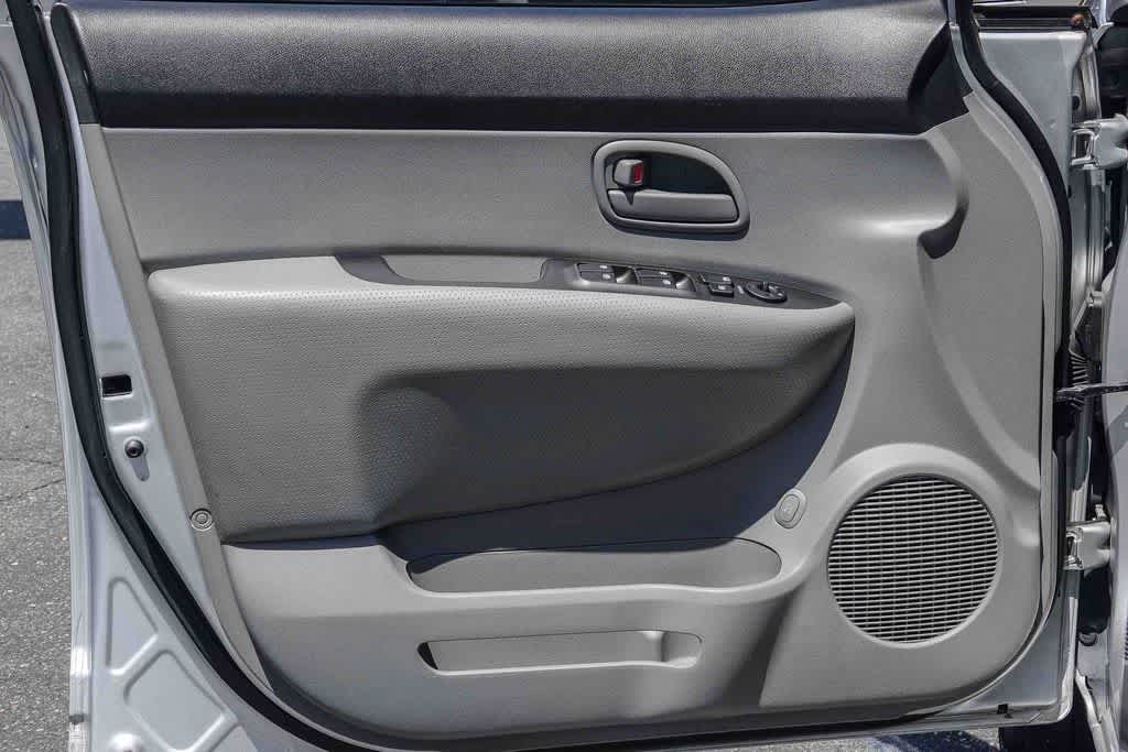 Thumbnail: 2007 Kia Rondo - 19