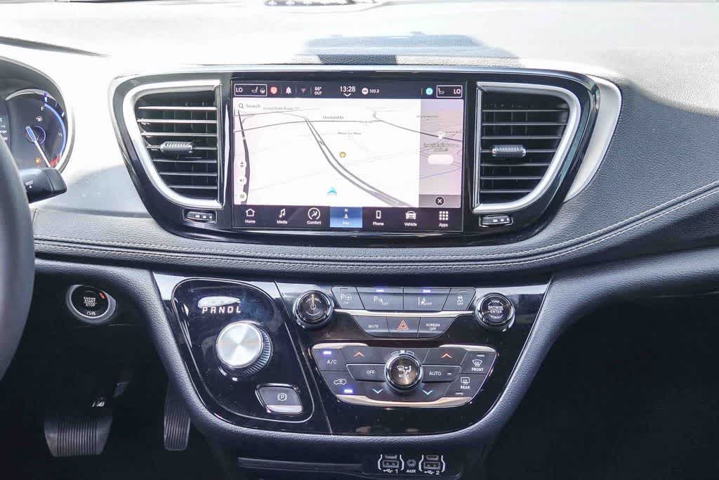 Thumbnail: 2022 Chrysler Pacifica - 12
