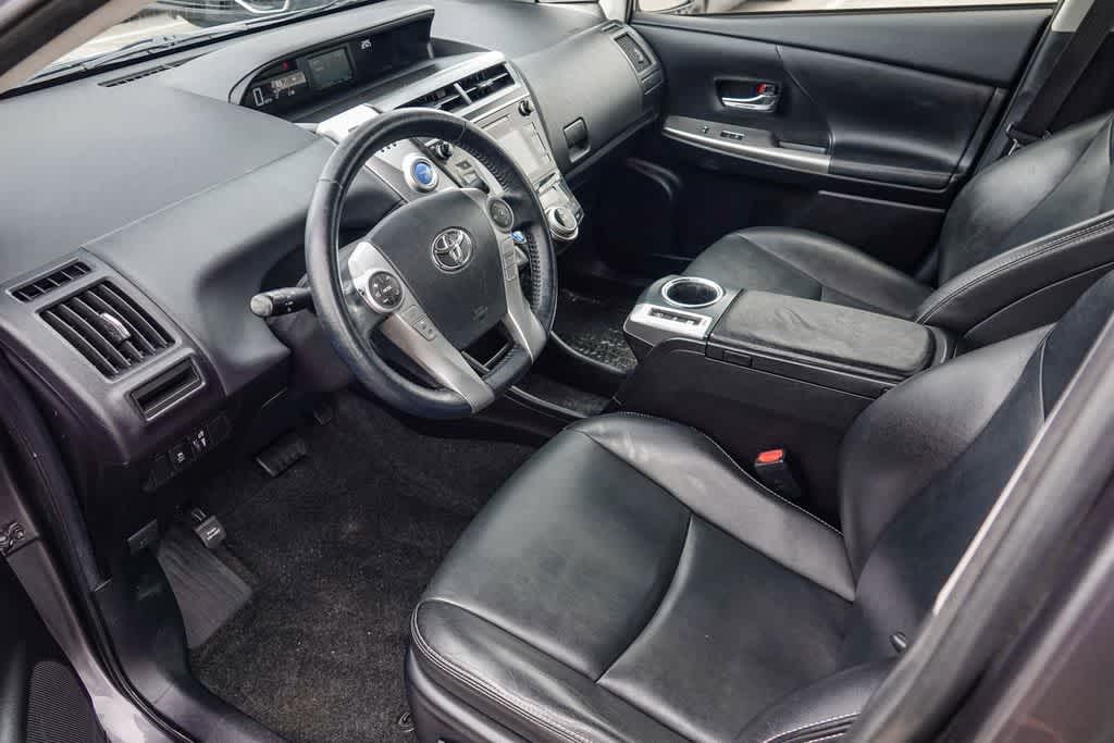 Thumbnail: 2015 Toyota Prius v - 16