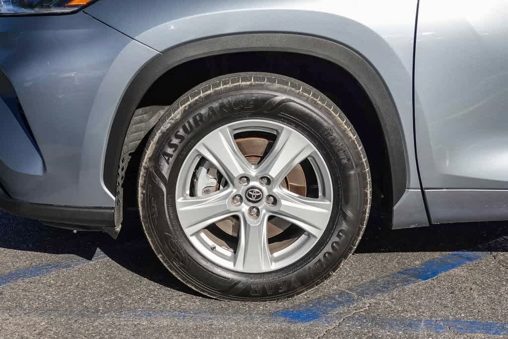 Thumbnail: 2021 Toyota Highlander - 10