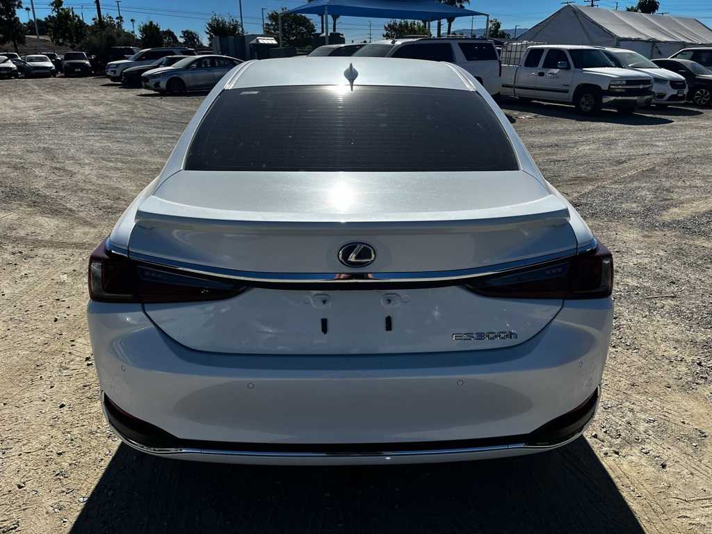 Thumbnail: 2021 Lexus ES - 6