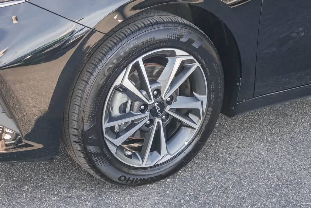 Thumbnail: 2024 Kia Forte - 9