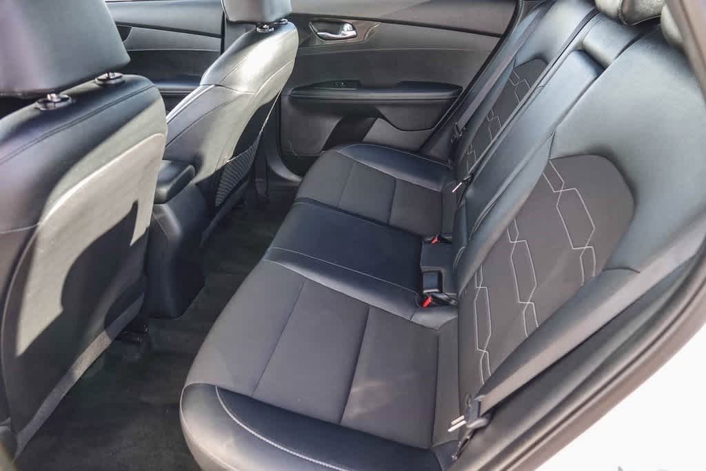 Thumbnail: 2021 Kia Forte - 17