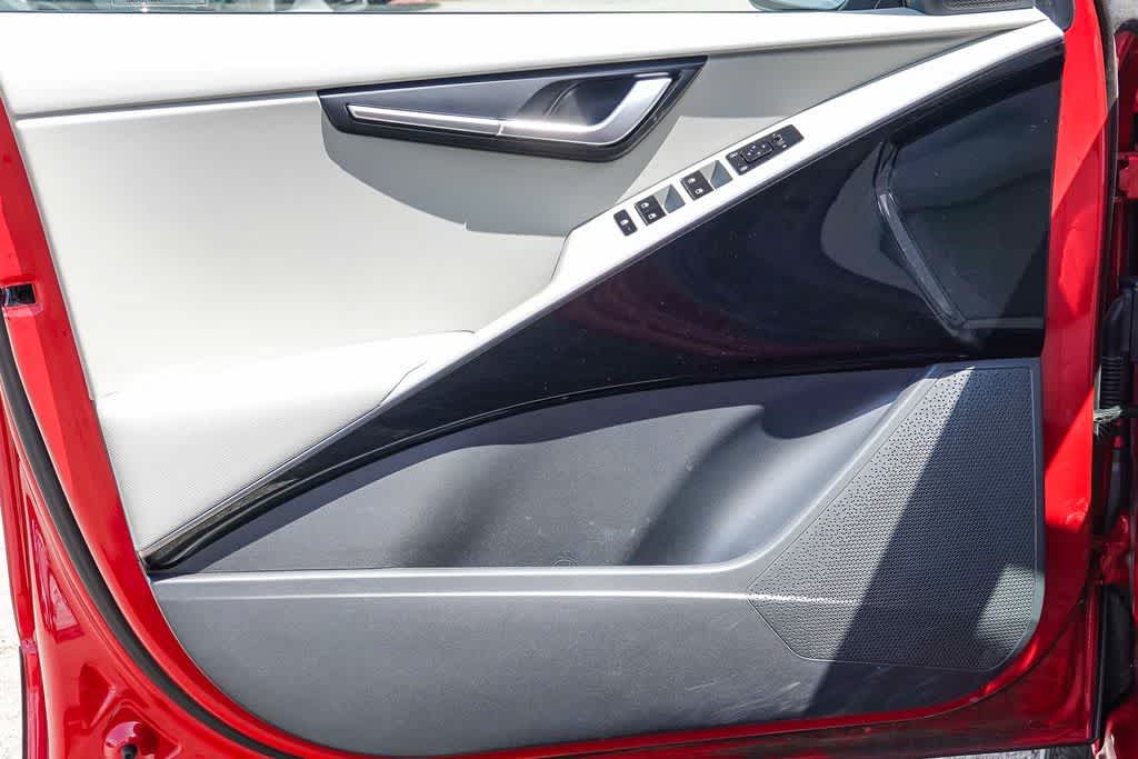 Thumbnail: 2023 Kia Niro - 18