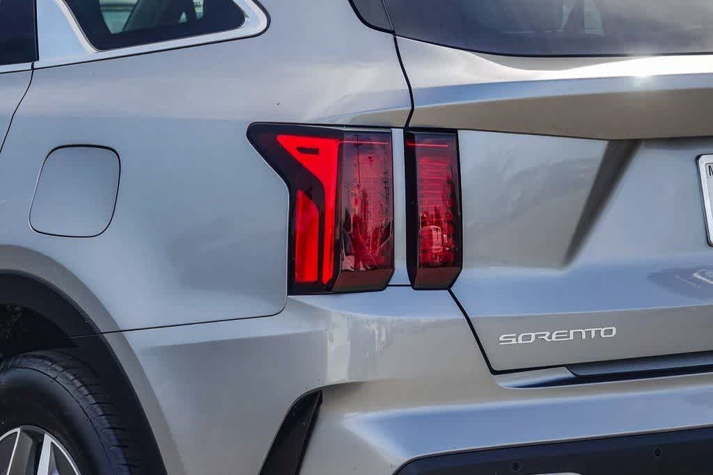 Thumbnail: 2023 Kia Sorento - 7