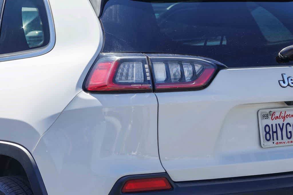 Thumbnail: 2019 Jeep Cherokee - 7