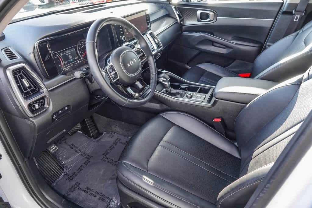 Thumbnail: 2023 Kia Sorento - 16