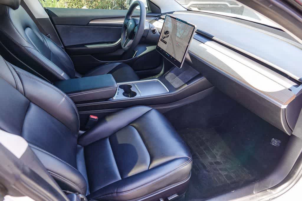 Thumbnail: 2022 Tesla Model 3 - 14